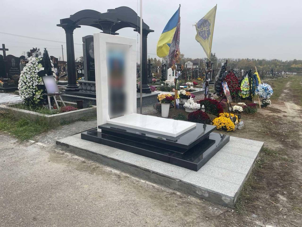 Одинарні місця поховання — фото 31