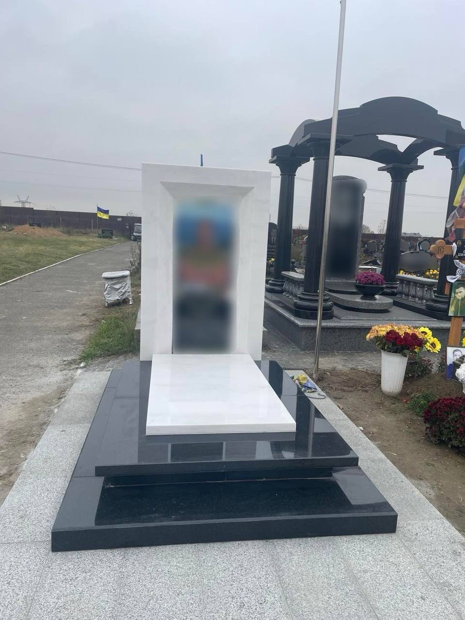 Одинарні місця поховання — фото 32