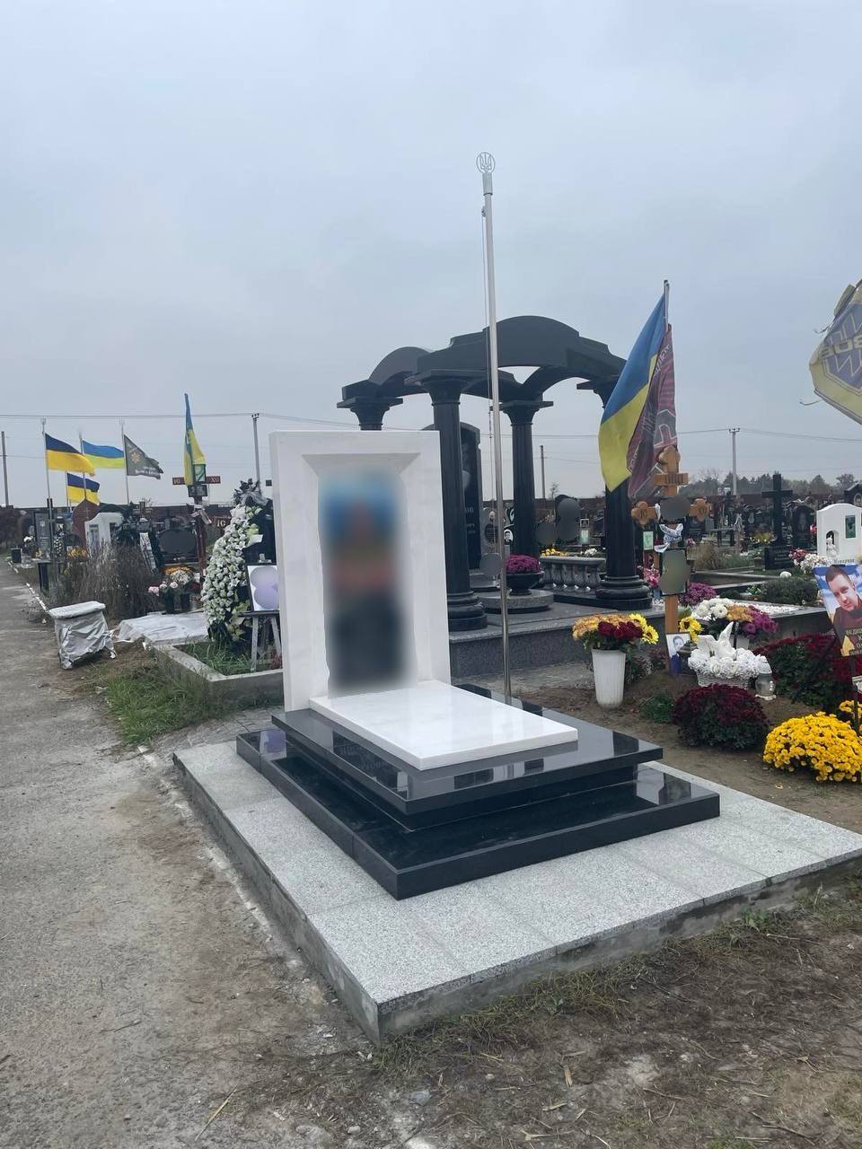 Одинарні місця поховання — фото 33